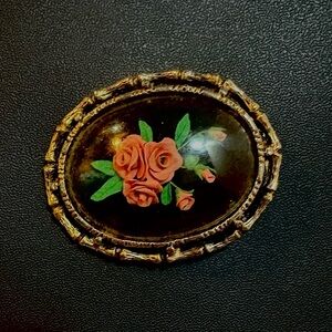 Vintage Floral Fashion Brooch
• Era: Mid-Century (c. 1960s – early 1970s)